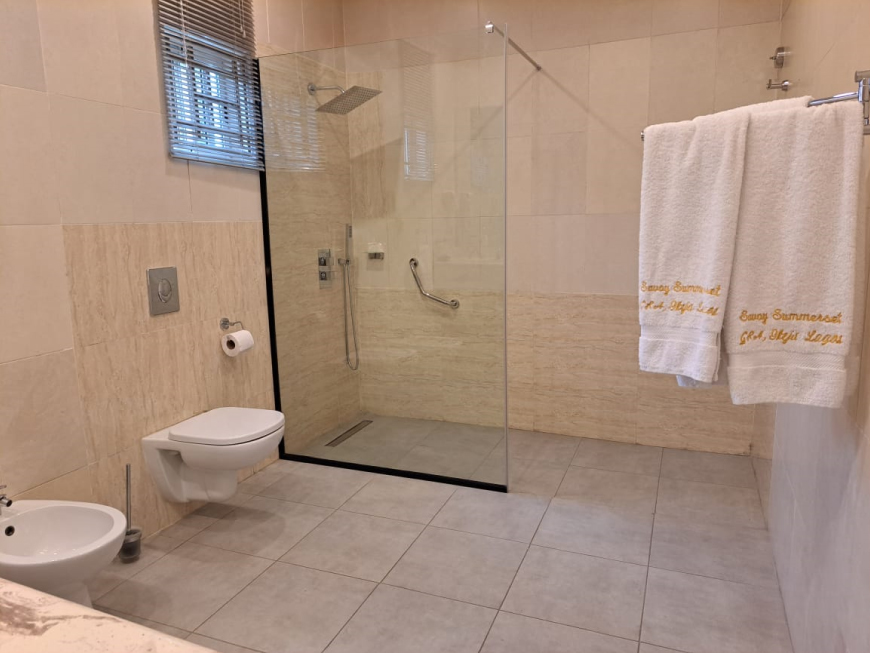 /web/uploads/116/Savoy Summerset Hotel/room-photos/Royal Suite/savoy royal suite4.jpg